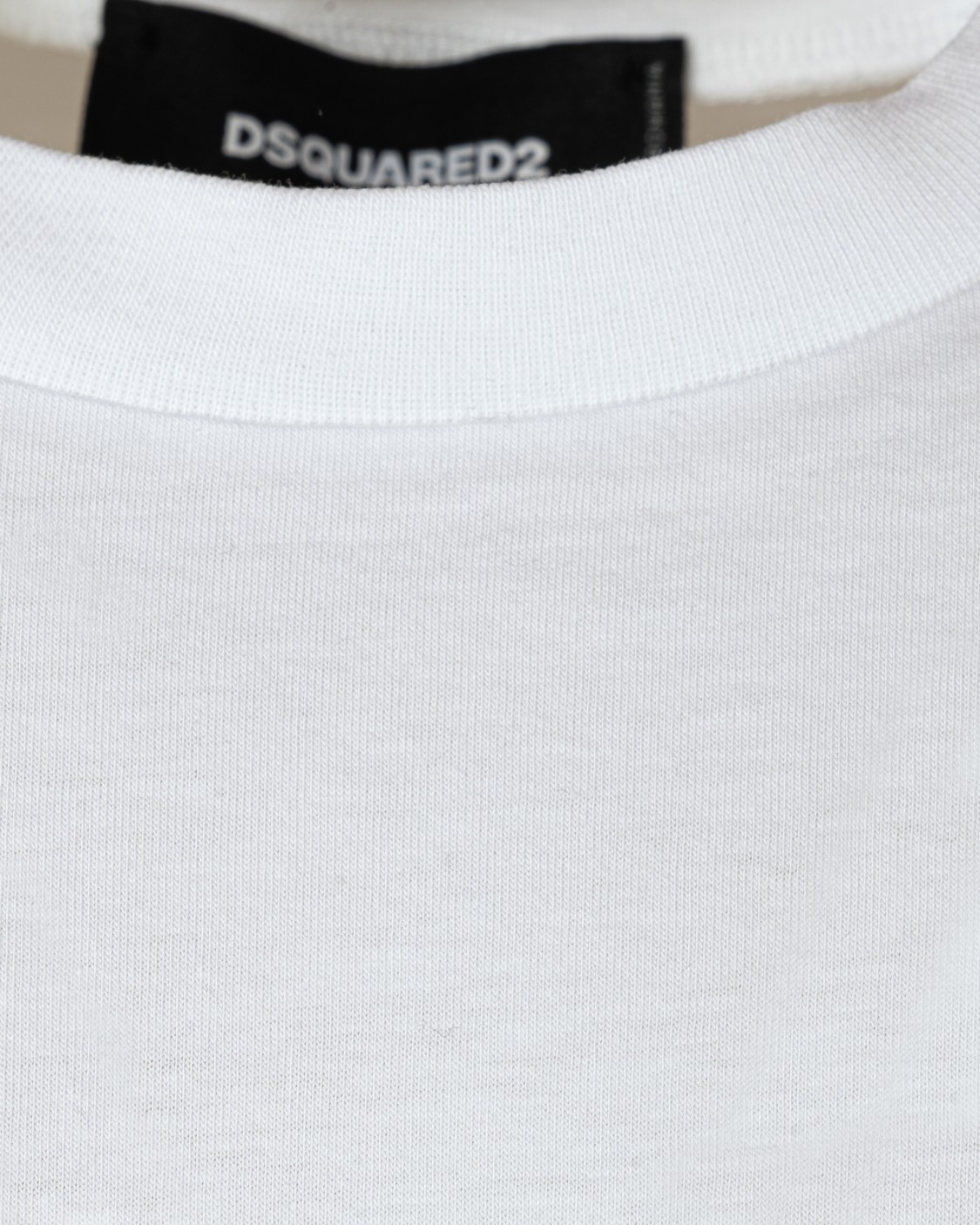 shop DSQUARED2 Sales T-shirt: Dsquared2 "Be Icon" t-shirt.
T-shirt girocollo in jersey di cotone.
Vestibilità slim.
Stampa lettering "DSQUARED2 ICON" sul davanti.
Composizione: 100% Cotone.
Fabbricato in Italia.. GC0003 S23009-989 number 3440838